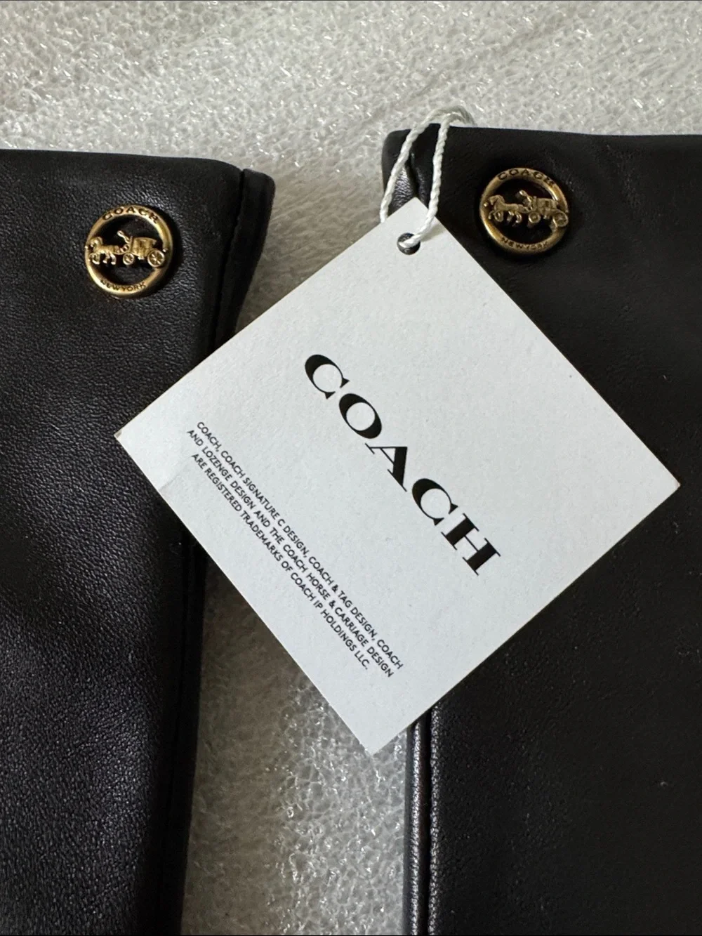 NWT Coach Ladies Smooth Tech  Leather Gloves in Black with Signature Button